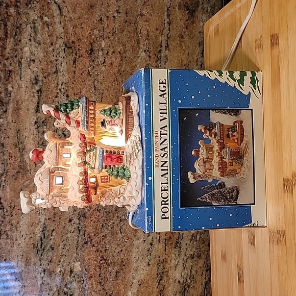 Vintage Porcelain lighted Candy Factory Santa Village house - Picture 3 of 3